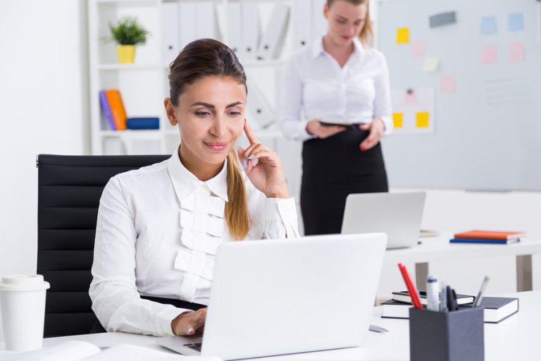 Vaga Híbrida em São Paulo: Assistente Administrativo (Empresa Confidencial)